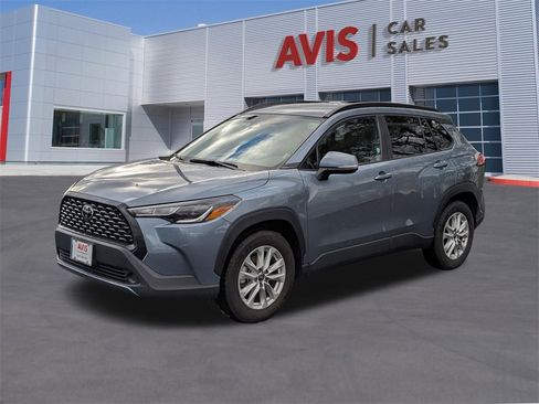 Used 2024 Toyota Corolla Cross LE image 1
