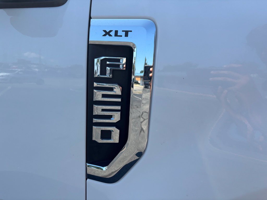 Used 2017 Ford F250 XLT w/ XLT Premium Package AWD/4WD image 12