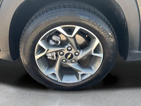 Used 2025 Chevrolet Trax LT FWD image 10