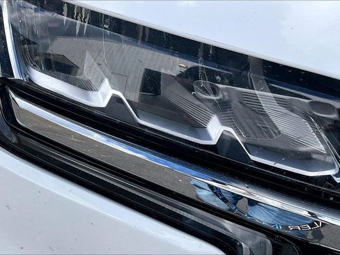 Used 2023 Chevrolet Suburban Premier image 31