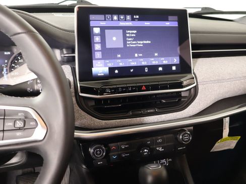 Used 2024 Jeep Compass Latitude image 5