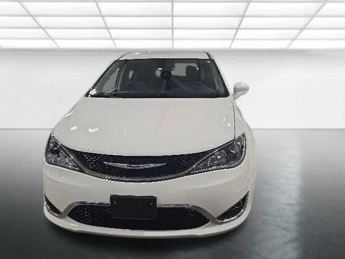 Used 2020 Chrysler Pacifica Touring-L FWD image 9