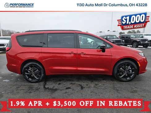 New 2026 Chrysler Pacifica Select w/ S Appearance Package AWD/4WD image 8