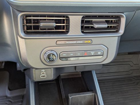 Used 2025 Ford Maverick XL image 21