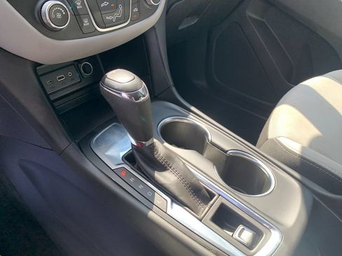 Used 2021 Chevrolet Equinox LT FWD image 25