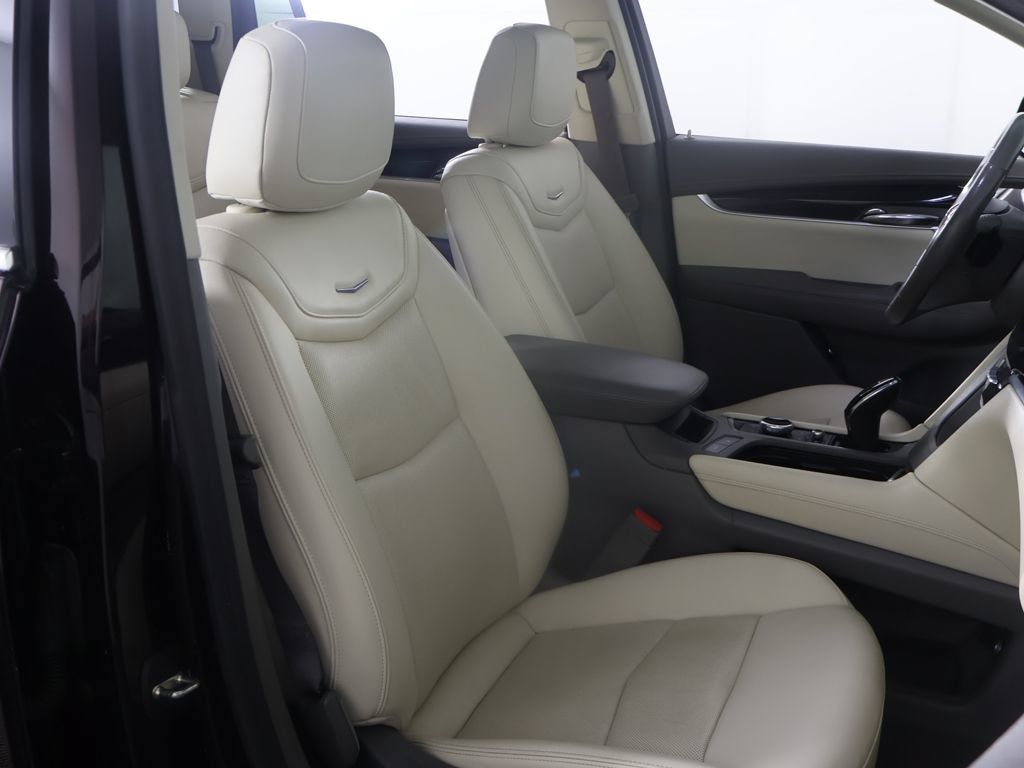 Used 2020 Cadillac XT6 Premium Luxury AWD/4WD image 25