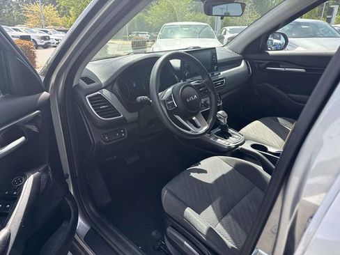Used 2022 Kia Seltos LX image 3