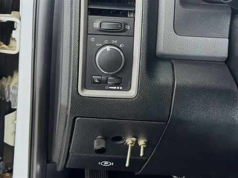Used 2014 RAM 3500 Tradesman w/ Chrome Appearance Group AWD/4WD image 11