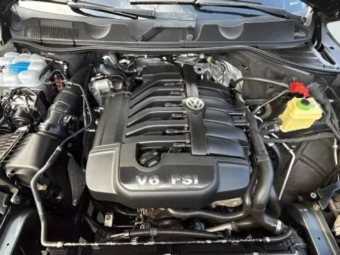 Used 2012 Volkswagen Touareg Executive AWD/4WD image 17