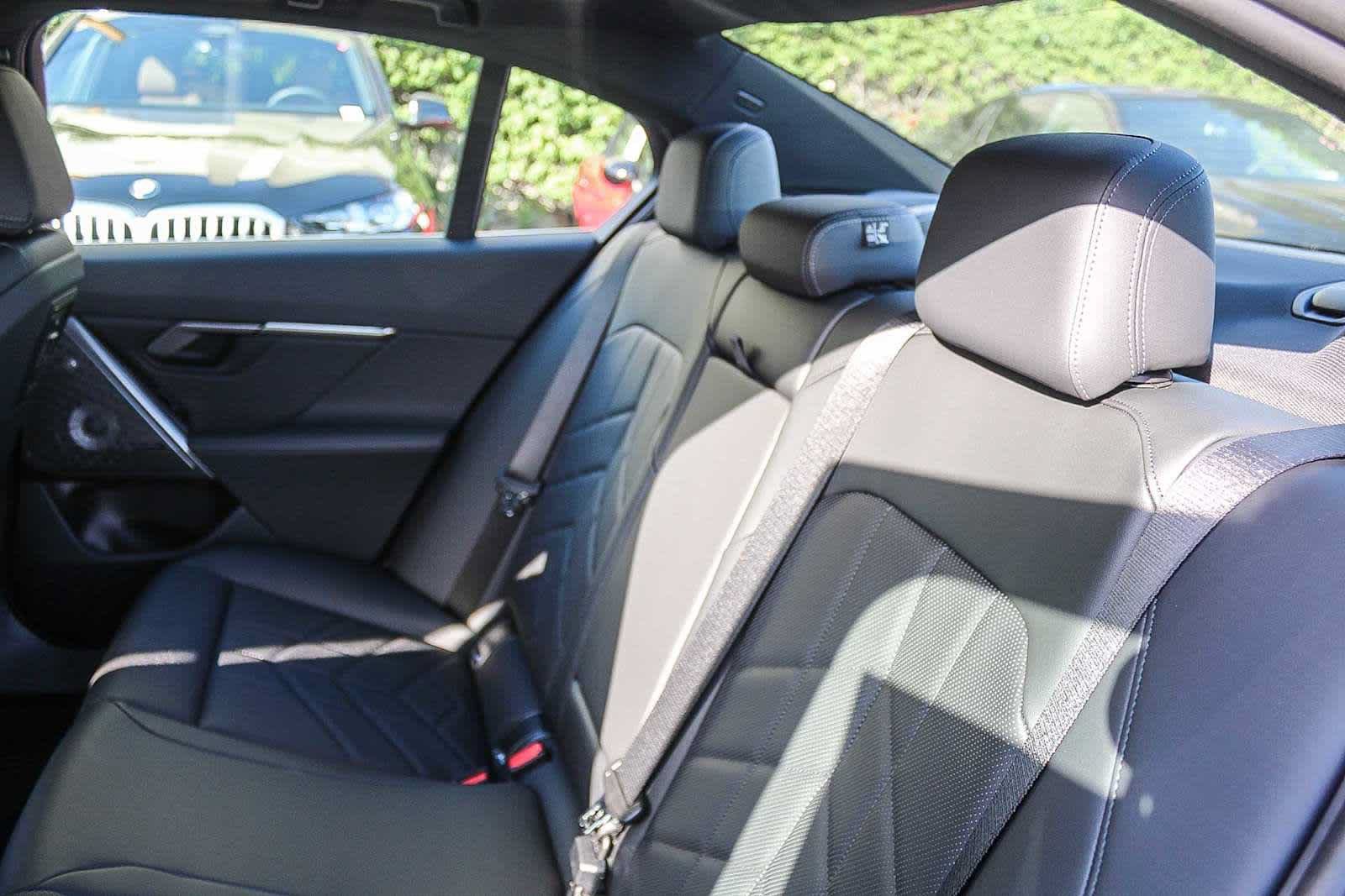 Used 2026 BMW 530i w/ Premium Package RWD image 18