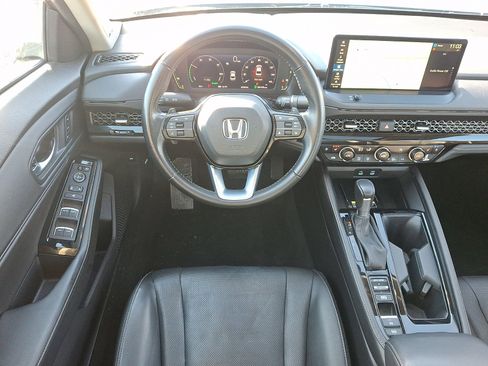 Used 2023 Honda Accord Touring image 11
