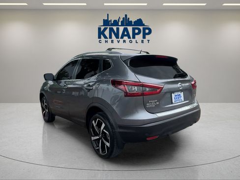 Used 2022 Nissan Rogue Sport SL FWD image 3