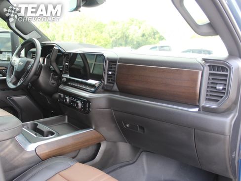 Used 2024 Chevrolet Silverado 2500 High Country w/ Technology Package AWD/4WD image 30