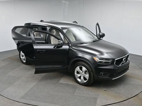 Used 2022 Volvo XC40 T5 Momentum image 56