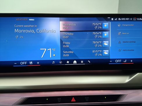 New 2026 BMW 550e xDrive w/ Premium Package AWD/4WD image 26