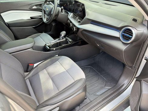 Certified 2025 Chevrolet Trax LT w/ Driver Confidence Package image 31