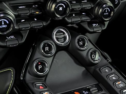 Used 2023 Aston Martin V8 Vantage Coupe RWD image 29