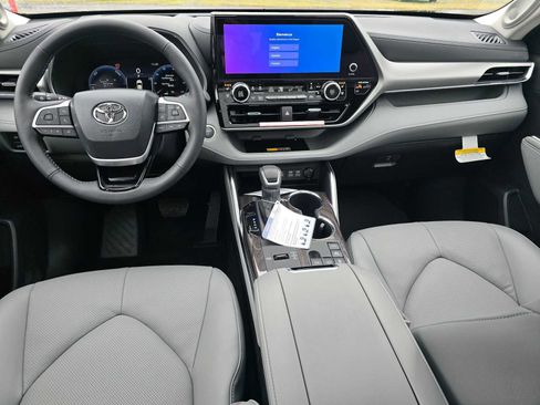 New 2026 Toyota Highlander Platinum AWD/4WD image 21