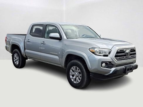 Certified 2018 Toyota Tacoma SR5 image 5
