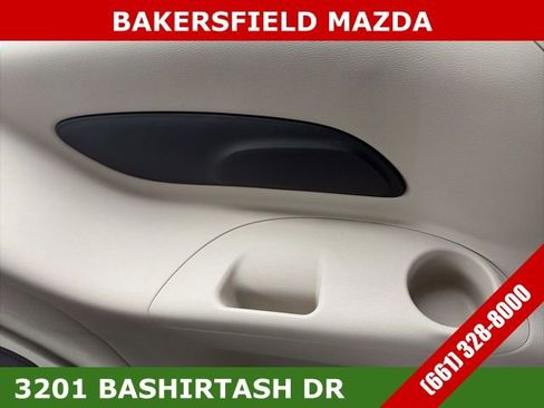 Used 2022 Chrysler Voyager LX image 14