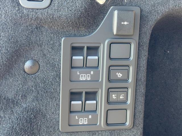New 2025 Land Rover Discovery Dynamic SE AWD/4WD image 15