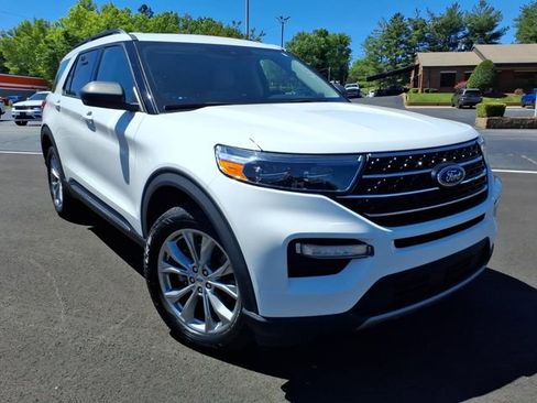 Used 2020 Ford Explorer XLT w/ Equipment Group 202A AWD/4WD image 9