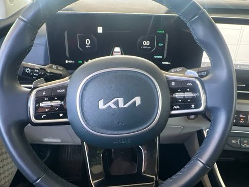 Certified 2025 Kia Carnival SX w/ SX Dark Edition Package FWD image 61