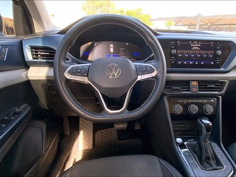 Used 2023 Volkswagen Taos SE w/ Panoramic Sunroof Package FWD image 6