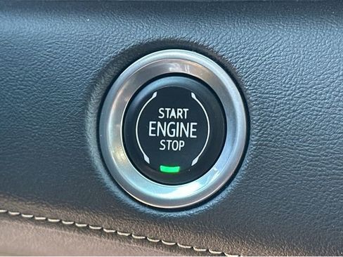 Used 2022 Cadillac Escalade Premium Luxury w/ Performance Package image 34