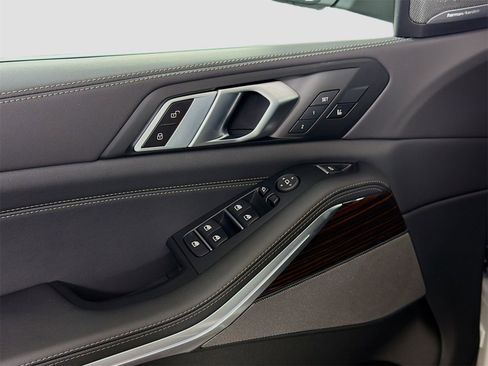 New 2026 BMW X5 xDrive40i w/ Climate Comfort Package image 21