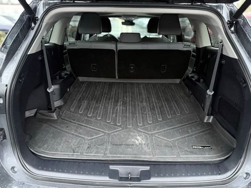 Used 2020 Toyota Highlander XLE image 11