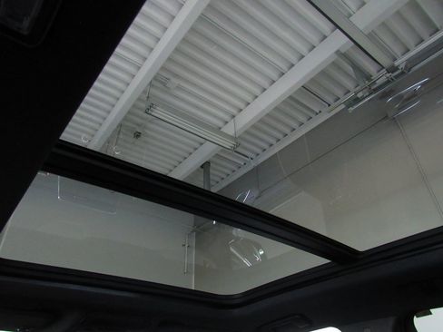 Used 2024 GMC Yukon XL SLT w/ SLT Luxury Package image 29