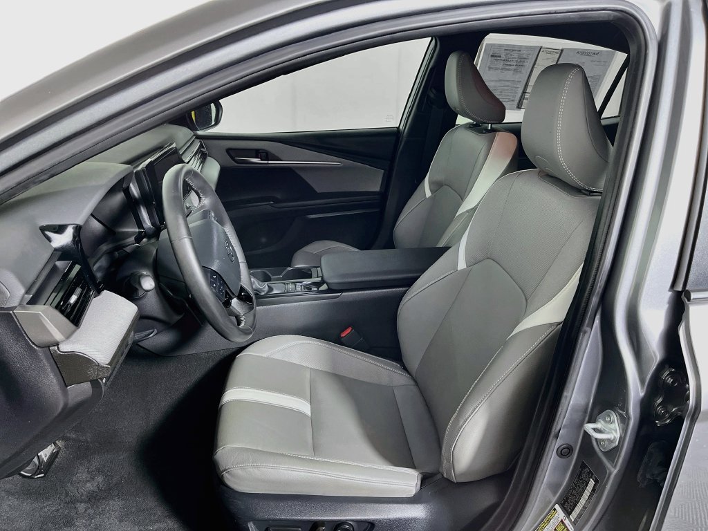 Used 2025 Toyota Camry SE FWD image 12