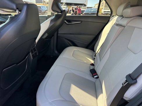 Certified 2025 Kia Niro EX Touring image 9
