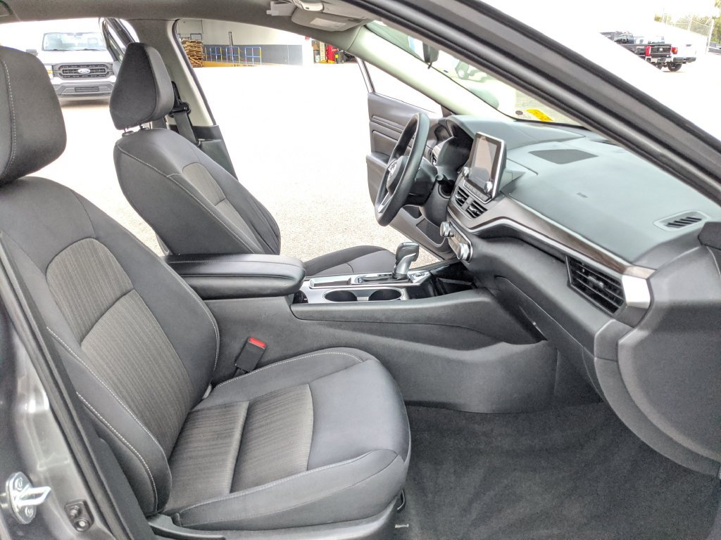 Used 2024 Nissan Altima 2.5 SV FWD image 20