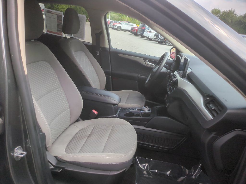 Used 2020 Ford Escape SE FWD image 19