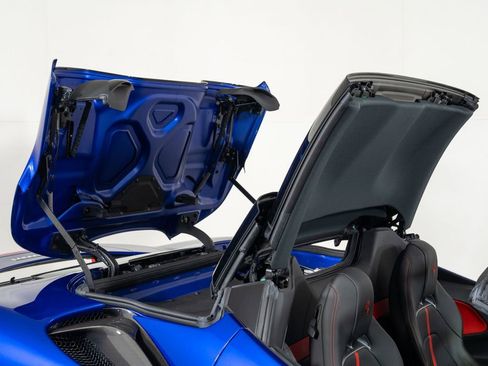 Used 2022 Ferrari SF90 Spider image 23