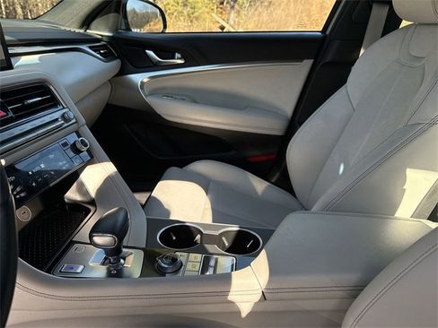 Used 2025 Genesis G70 2.5T image 24