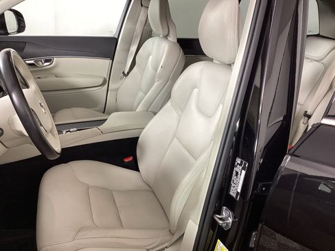 Used 2020 Volvo XC90 T6 Momentum AWD/4WD image 17