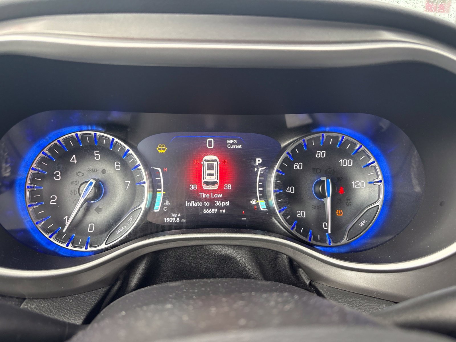 Used 2025 Chrysler Pacifica Select FWD image 7