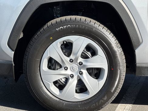 Used 2024 Toyota RAV4 LE image 31