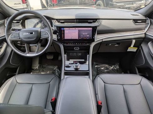 New 2026 Jeep Grand Cherokee L Limited w/ Luxury Tech Group II AWD/4WD image 16