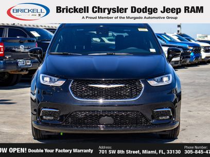 New 2026 Chrysler Pacifica Select