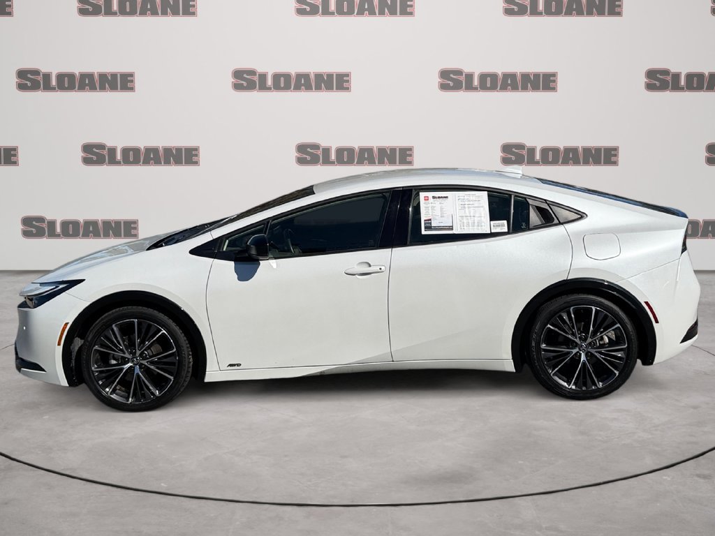 Used 2025 Toyota Prius XLE AWD/4WD image 2