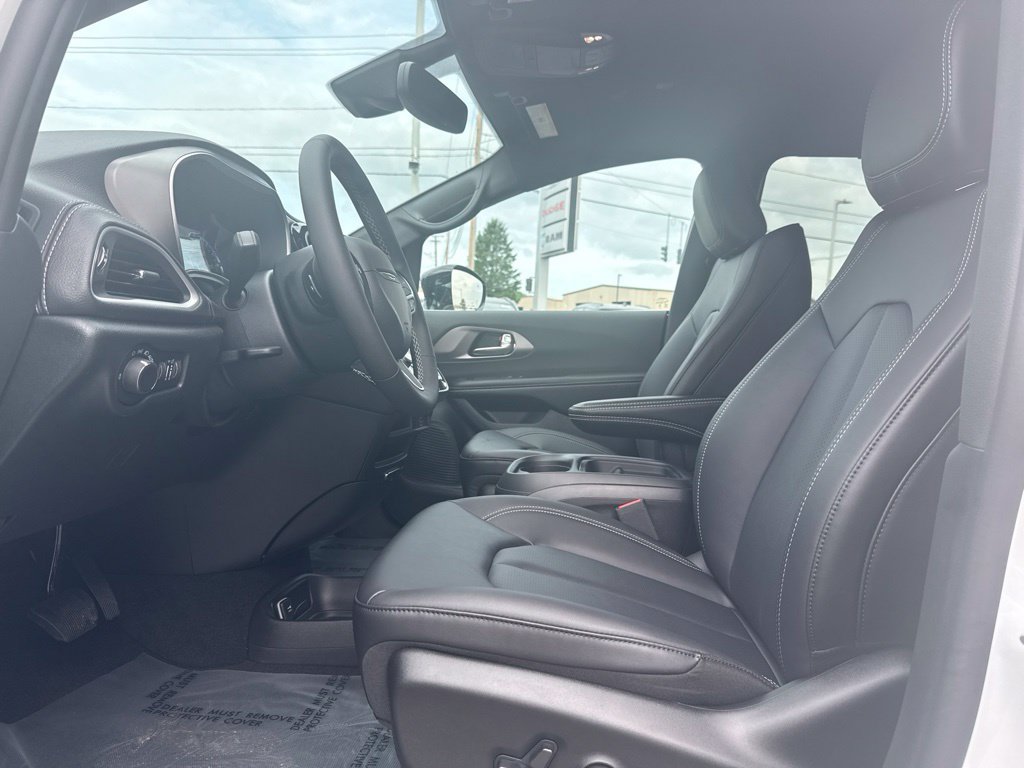 New 2027 Chrysler Pacifica Select AWD/4WD image 25
