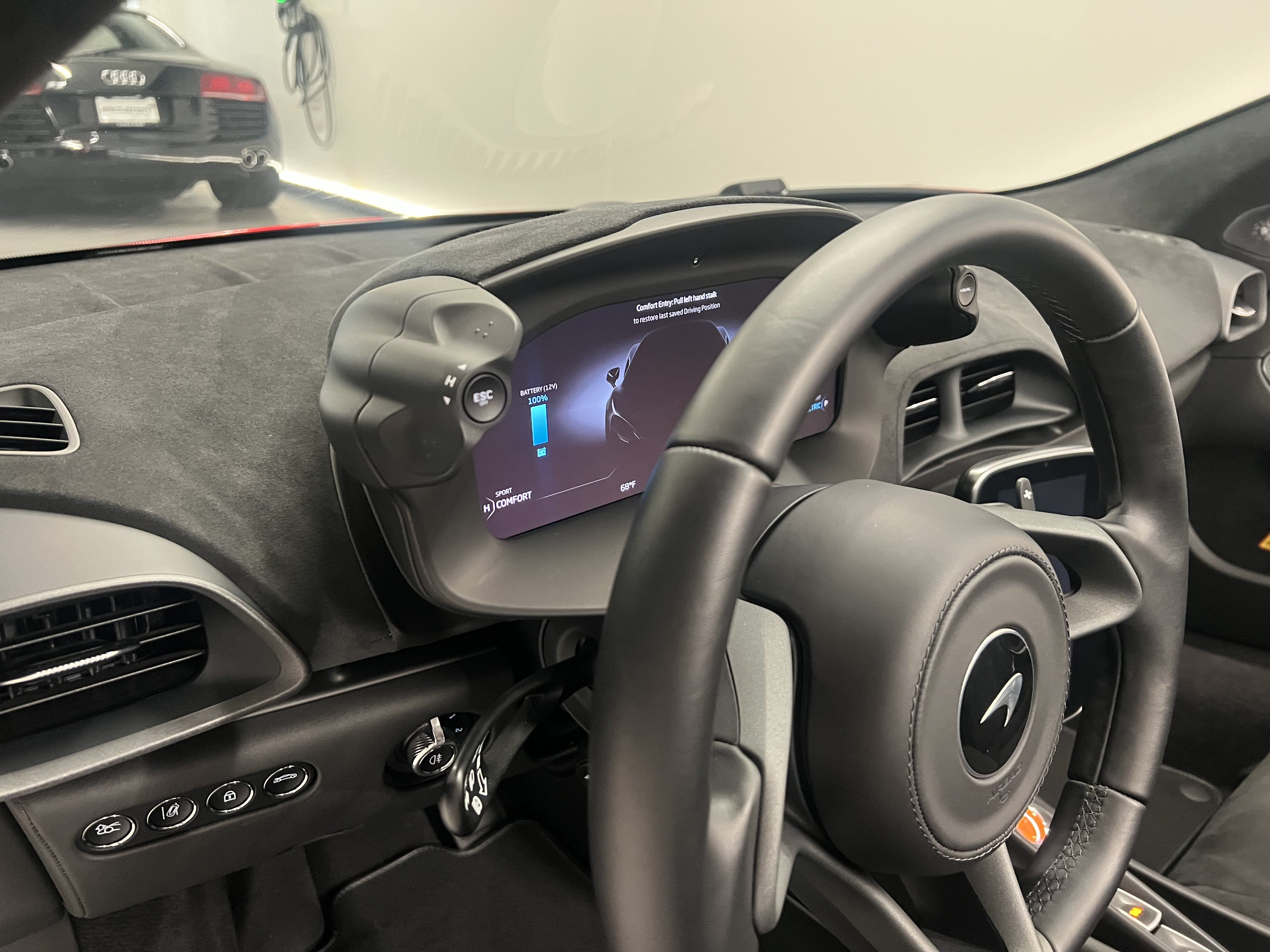 Used 2025 McLaren Artura Spider RWD image 19