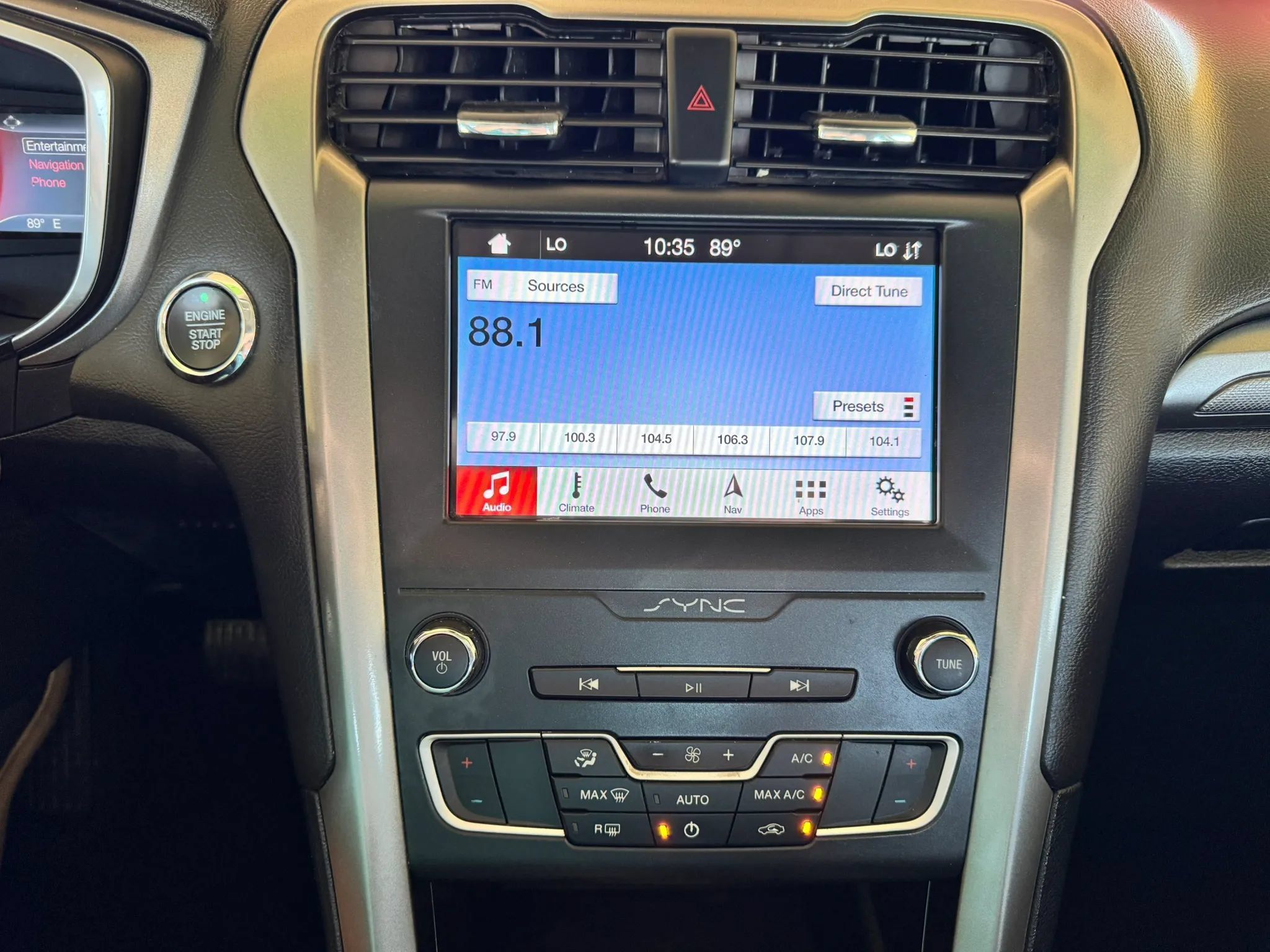 Used 2019 Ford Fusion SE FWD image 13