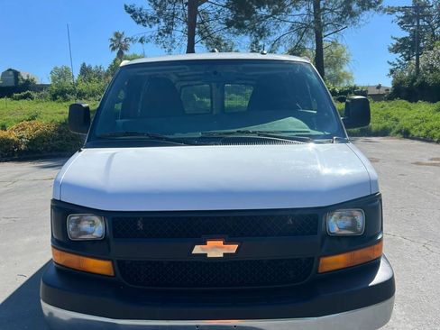 Used 2014 Chevrolet Express 2500 RWD image 2