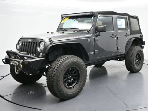 Used 2017 Jeep Wrangler Unlimited Rubicon w/ Connectivity Group AWD/4WD image 3