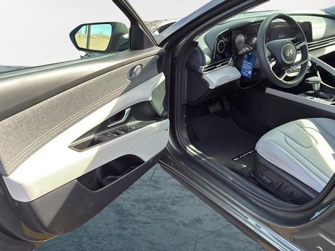 New 2026 Hyundai Elantra Limited FWD image 10